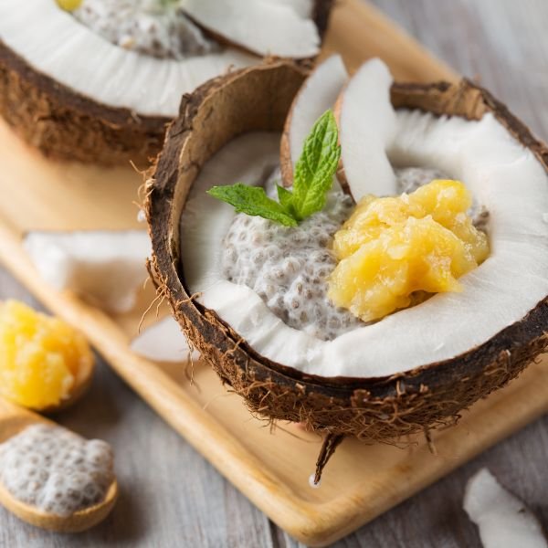 Budino Ai Semi Di Chia Con Frutta E Cocco Grattugiato
