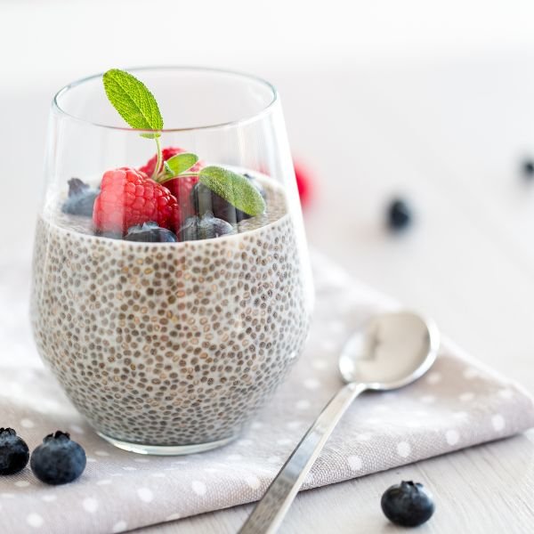 Budino In Bicchiere Con Semi Di Chia, Cocco E Mirtilli