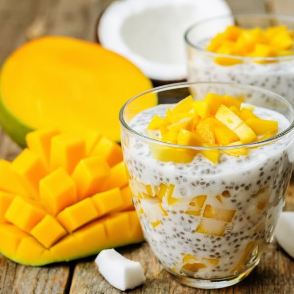 Frullato Di Mango, Yogurt E Semi Di Chia