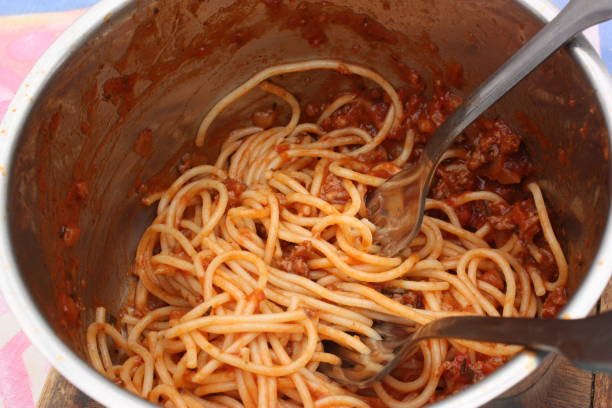 Pasta al Ragù Bolognese in pentola a pressione